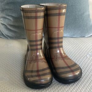 Burberry Kids Plaid Interior Rain Boots Made in Italy in size 6/7 (23/24)